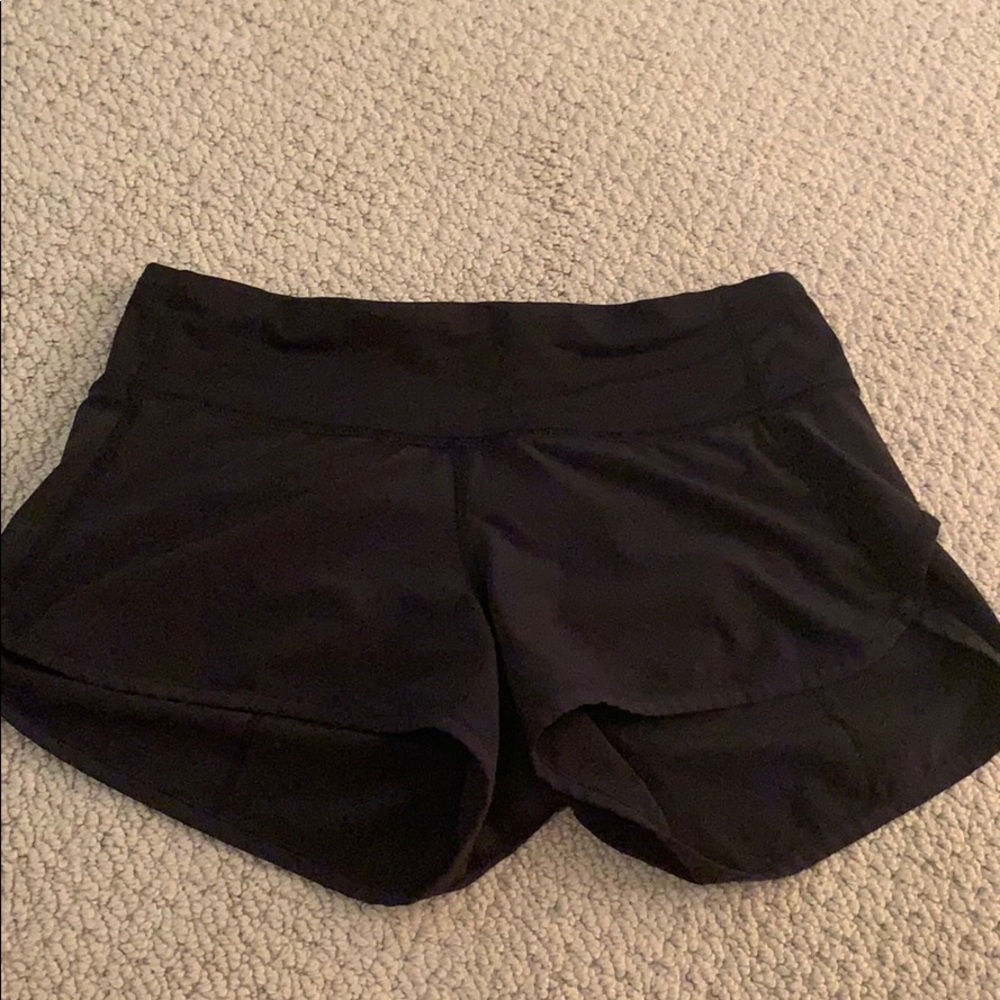 Lulu lemon size 2 speed up shorts 2.5 (regular)